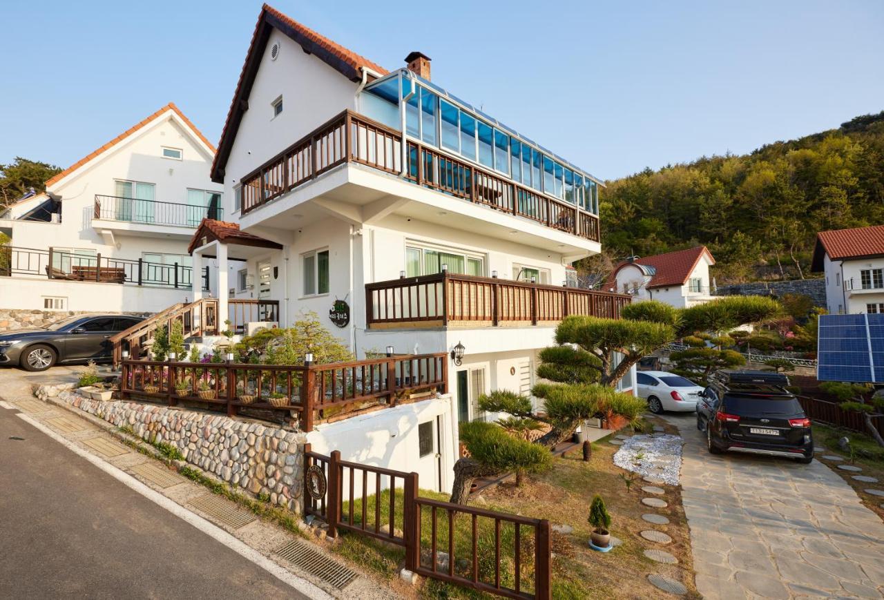 Herkules Namhae German Village Eksteriør billede