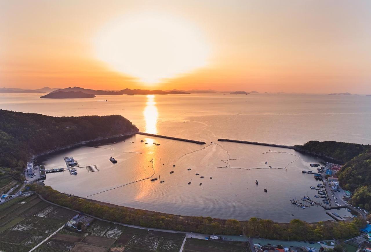 Herkules Namhae German Village Eksteriør billede